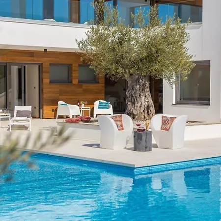 Old Olive Viii Villa
